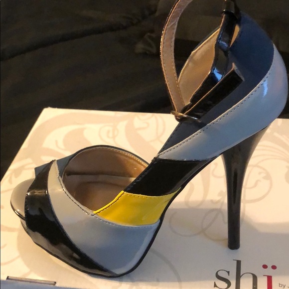 Heels - Picture 2 of 3